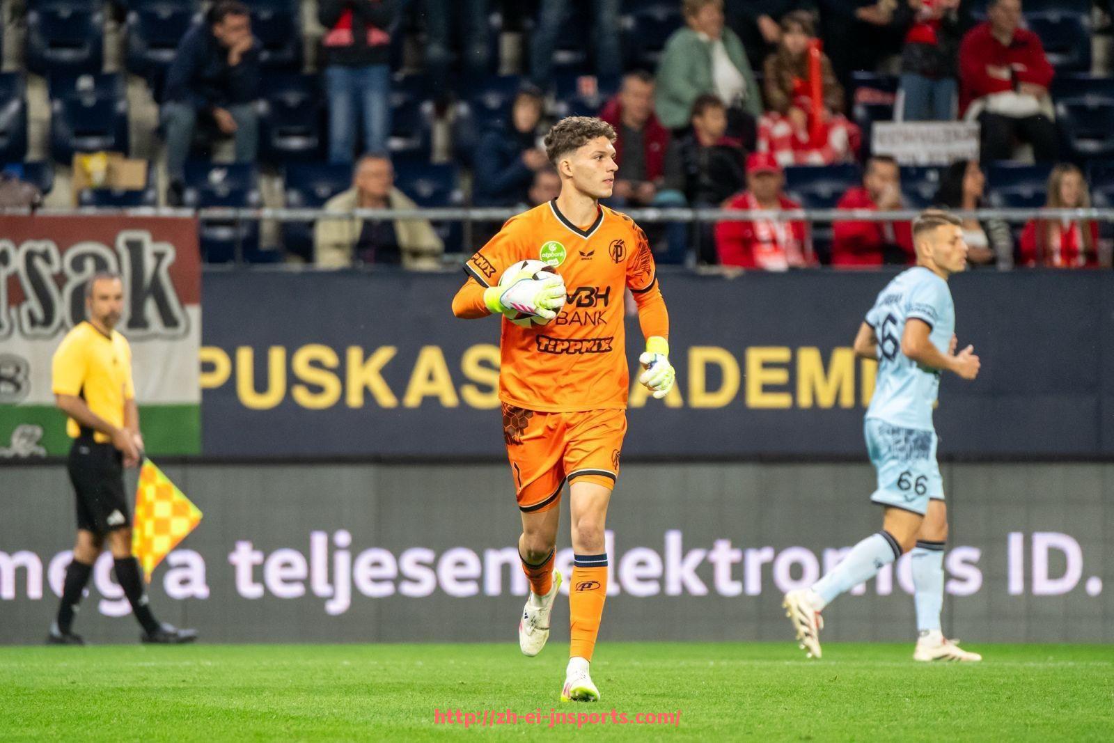 JN江南体育-英超球队Sout:Sout与英超联赛的关系与球队表现