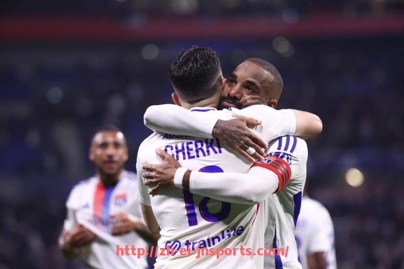 JN江南体育-英超球队Sout:Sout与英超联赛的关系与球队表现